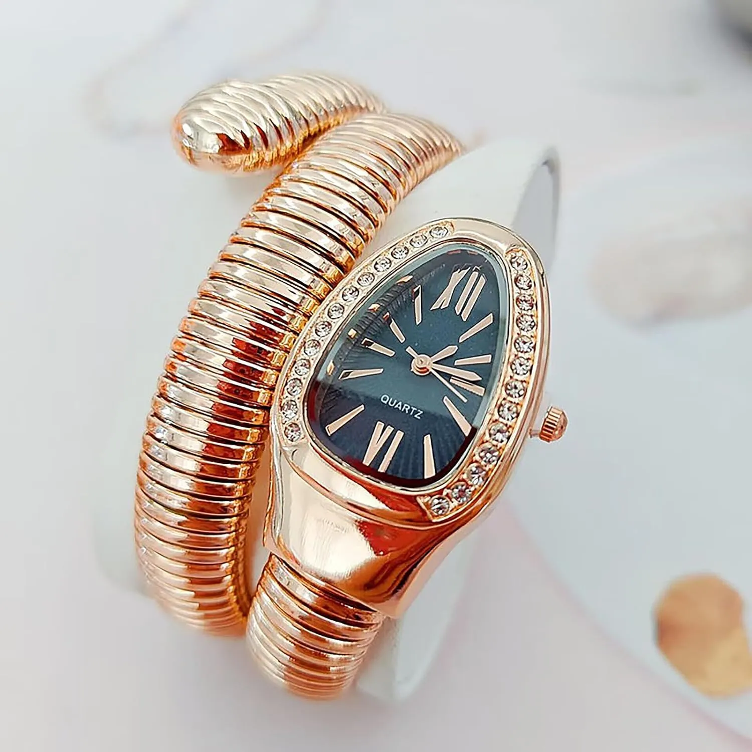 Bangle Fashion conductor gentlemanly Casual Watch with a Box for Women Snake Shape Bangle Watch, Snake Watches for Women, Unique Design Wrap Around Watches, Roman Numerals Dial Snake 