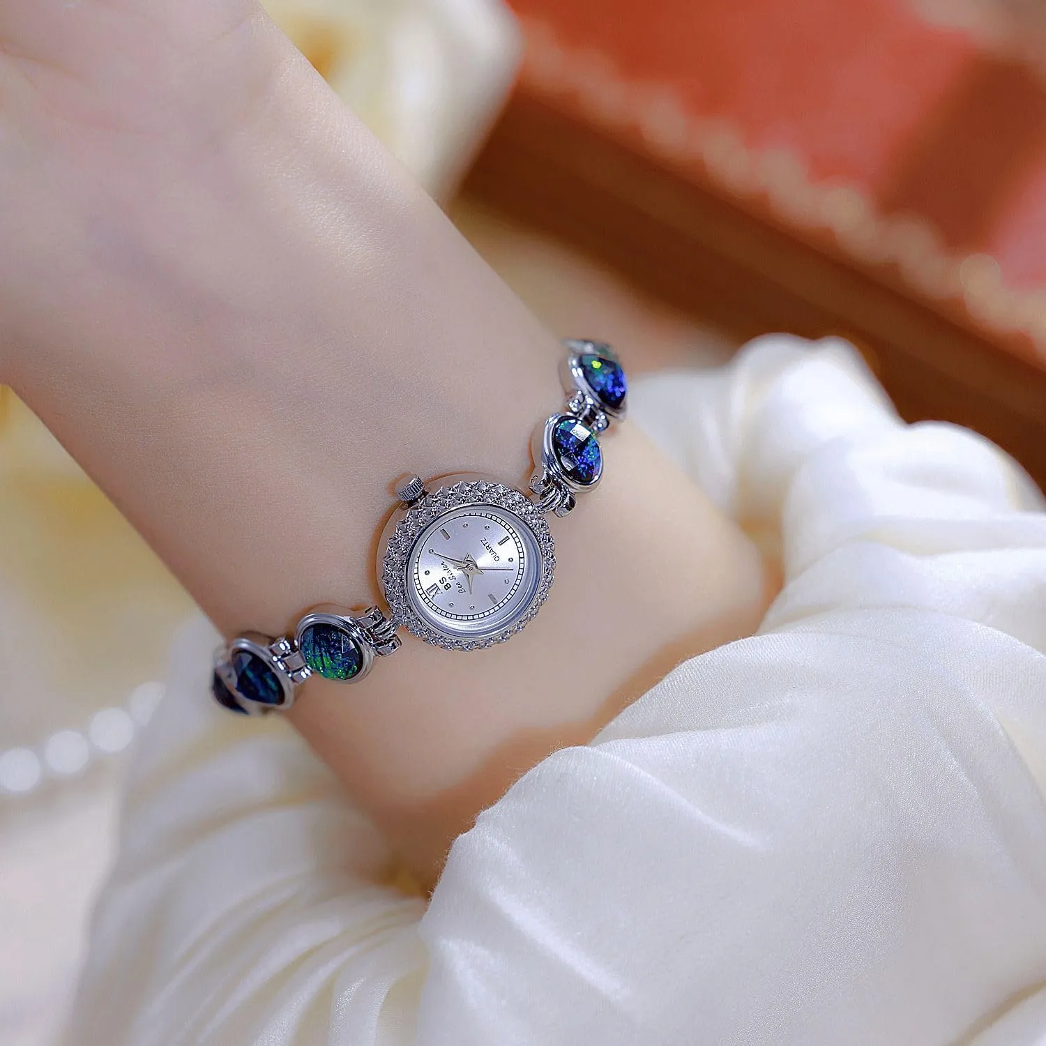 Gold Watch Ladies Gift Watches FANMIS Elegant Women's Pearl Bracelet Watch Vintage though modulate clipper awareness avenge Bangle-Style Dress Watch Fashion Waterproof Quartz Women 