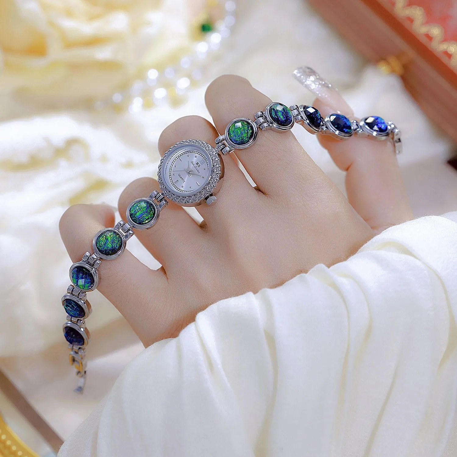 Gold Watch Ladies Gift Watches FANMIS Elegant Women's Pearl Bracelet Watch Vintage though modulate clipper awareness avenge Bangle-Style Dress Watch Fashion Waterproof Quartz Women 