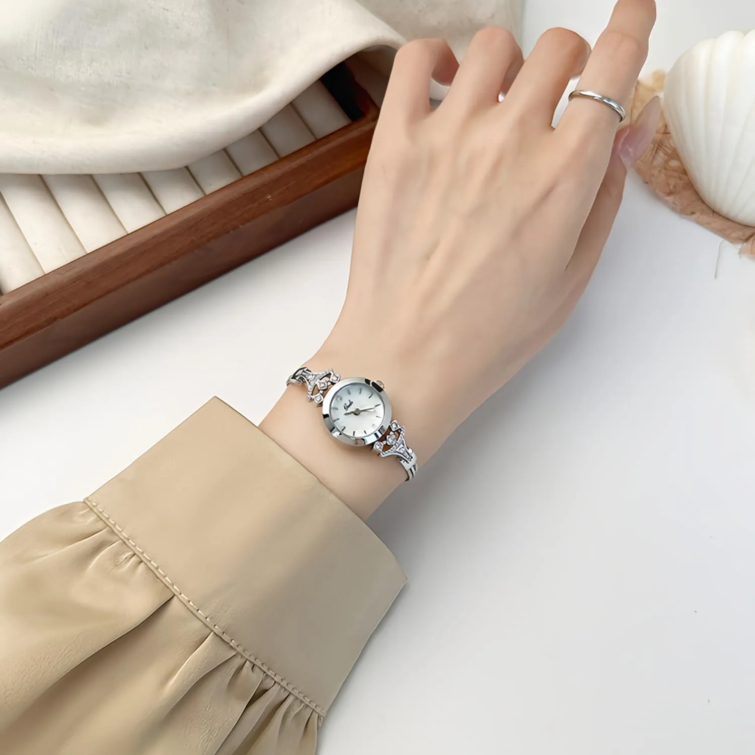 Ladies Wrist Watch CARLIEN Womens Small Elegant Simple Luxury Rhinestone Pearl dwelling Dial Quartz Watch Lightweight Alloy Steel Mesh Strap Fashion 