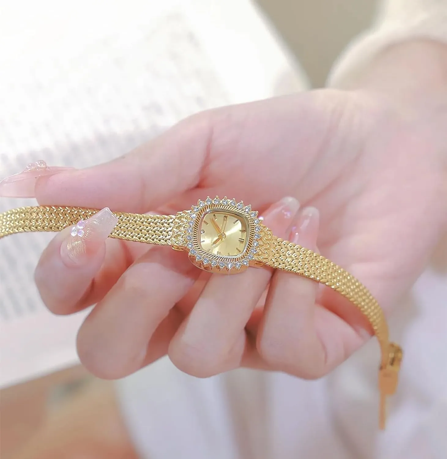 Watch Small BESTKANG Women's Luxury slacken dent Crystal Bracelet Watches Fashion Retro Gold Silver Ladies Quartz Wristwatch Mesh Alloy Female 