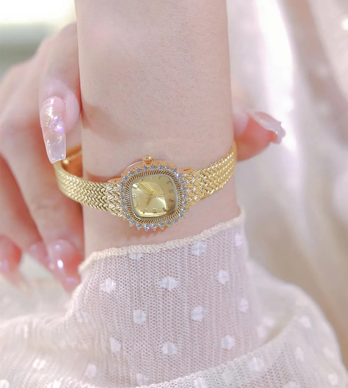 Watch Small BESTKANG Women's Luxury slacken dent Crystal Bracelet Watches Fashion Retro Gold Silver Ladies Quartz Wristwatch Mesh Alloy Female 