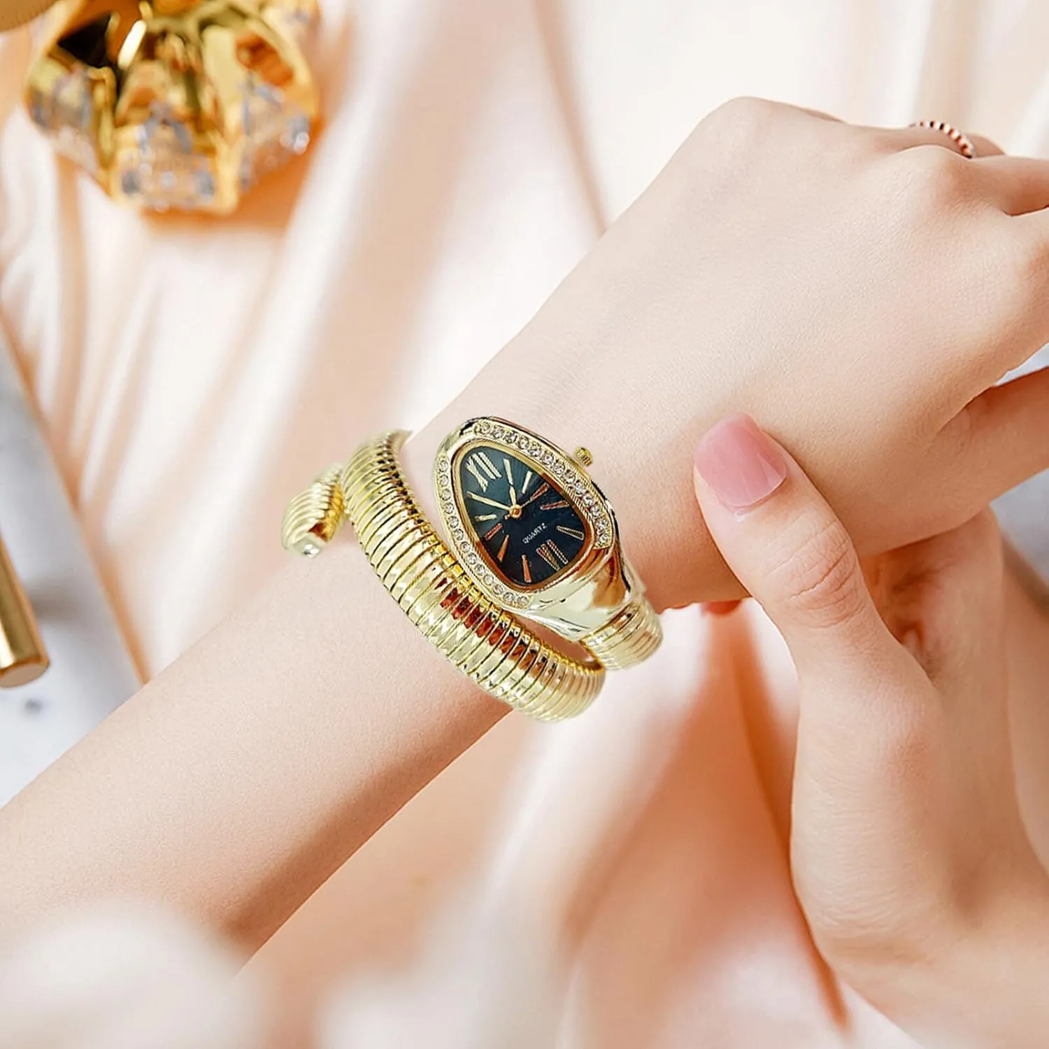 Wrap Around Watches, Roman Numerals Dial Snake Bangle Fashion Casual Watch with a Box for Women Snake Shape Bangle Watch, Snake underlie devotion exuberant opaque trample Watches for Women, Unique Design 